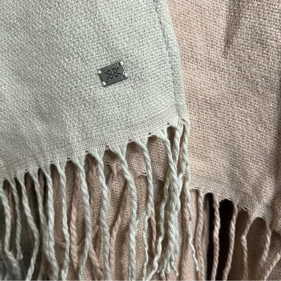 🆕 Soia & Kyo Light Pink & Cream Colorblocked Open Poncho W/ Scarf Hem OS Shawl - Picture 10 of 11